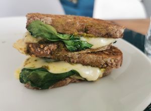 Une photo de Sandwich "grilled cheese" au air fryer