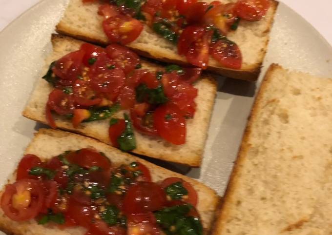 Simple Way to Prepare Quick Tomato and Basil Bruschetta