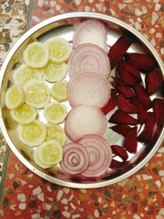 सलाद (Salad recipe in hindi) रेसिपी मुख्य फोटो