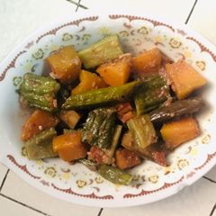 Vegetables in Shrimp Paste (Simple Pinakbet) A picture of Vegetables in Shrimp Paste (Simple Pinakbet).