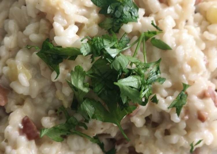 Risotto con setas calabacín y almendras