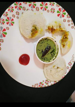 A picture of Stuffed idli.