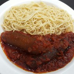 A picture of Spagetti with tomato stew.