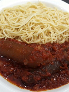 A picture of Spagetti with tomato stew.