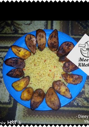 A picture of Indomie and plantain.