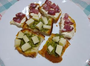 Foto di Bruschette di pane rustico