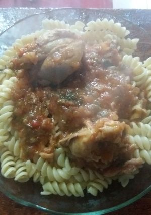 Una foto de Fideos con salsita de pollo!