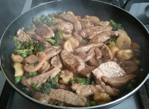 Una foto de Salteado de carne al estilo oriental