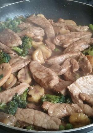Una foto de Salteado de carne al estilo oriental