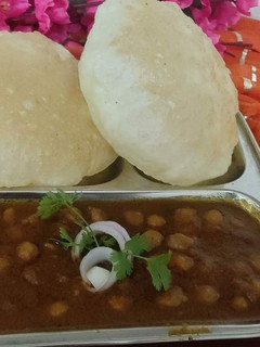 छोले भटूरे(chole bhature recipe in hindi) रेसिपी मुख्य फोटो