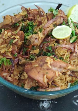 हैदराबादी चिकन बिरयानी (hyderabadi chicken biryani recipe in Hindi) रेसिपी मुख्य फोटो