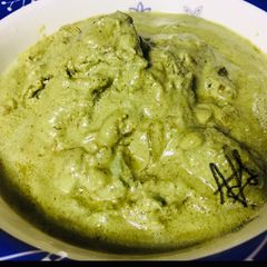A picture of White gravy chicken in restaurant style.