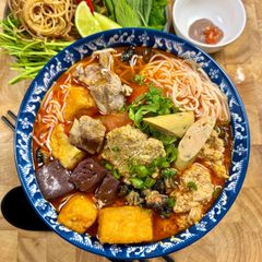 A picture of Vietnamese Crab-cake Noodle Soup | Bún Riêu.