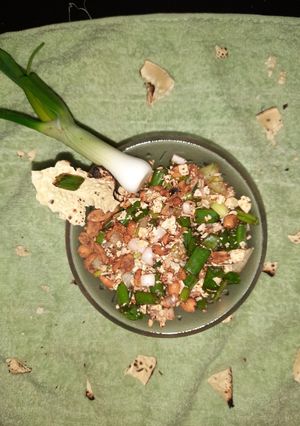 લીલી ડુંગળી નું સલાડ(Spring onion salad recipe in Gujarati) રેસીપી મુખ્ય ફોટો