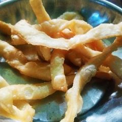 A picture of Namak pare.