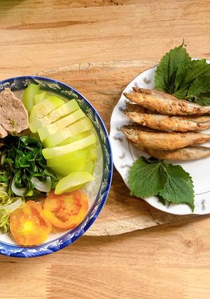Hình của món Cá trứng chiên giòn - rau củ luộc.