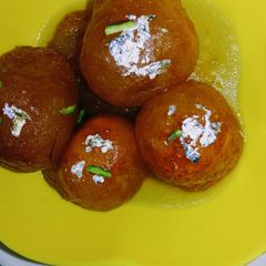 A picture of Gulab jamun.