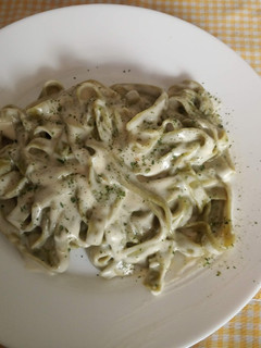 Una foto de Tagliatelle de espinaca con salsa de queso