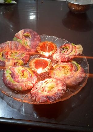 रंगीत चिरोटे (chirote recipe in marathi) रेसिपी चे मुख्य फोटो 