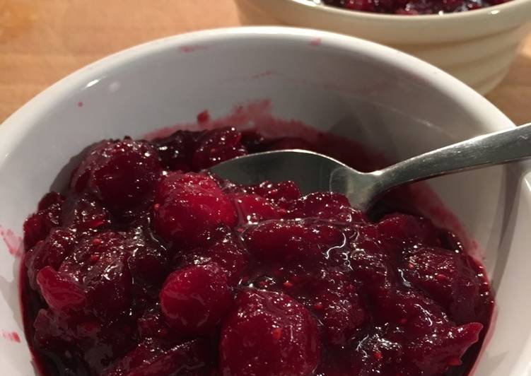 How to Make Quick Christmas Cranberry Sauce