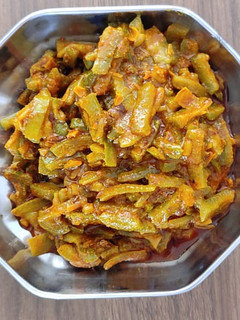તુરીયા નું સુકું શાક (Turiya Dry Shak Recipe In Gujarati) રેસીપી મુખ્ય ફોટો