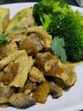 Filetes de pollo agridulces con manzana y champiñones