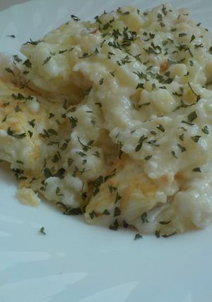 Una foto de Pastel de bacalao y patatas gratinado al horno