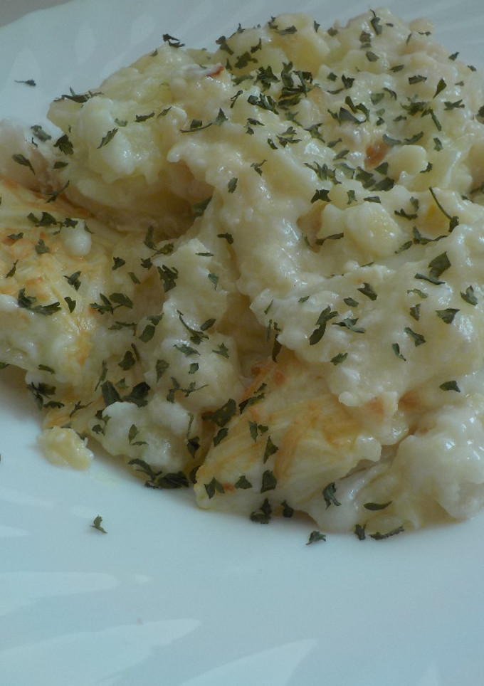 Una foto de Pastel de bacalao y patatas gratinado al horno