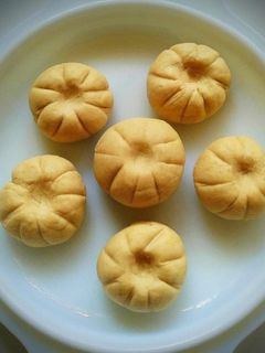 বাদামের পুর ভরা ছানার সন্দেশ (Badamer pur bhara chanar sandesh recipe in Bengali) রেসিপির প্রধান ছবি