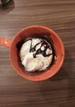 A picture of Mug Cake with ice cream.