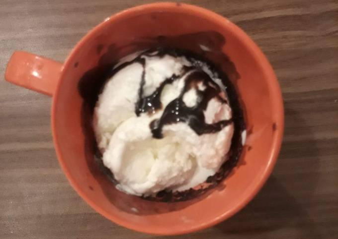 Mug Cake with ice cream