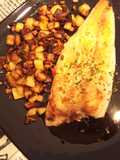 Lubina a la Plancha con Zanahorias y Papitas a la Mantequilla al Wok con Mayonesa de Lima