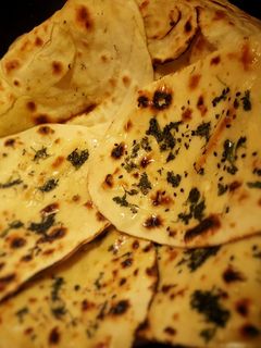 বাটার নান (butter naan recipe in Bengali) রেসিপির প্রধান ছবি