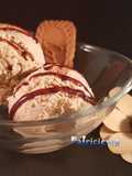Helado de toffee o caramelo con galletas