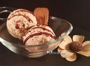 Foto principal de Helado de toffee o caramelo con galletas