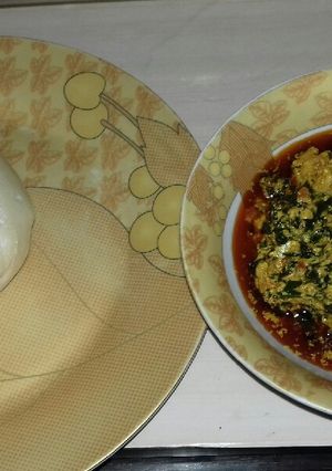 A picture of Tuwon semo n egusi soup.