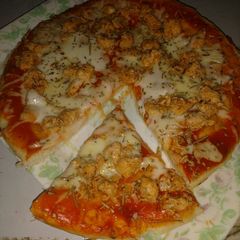 A picture of Chicken pizza.