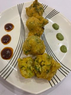 પાલક ભજીયા(palak bhajiya recipe in Gujarati) રેસીપી મુખ્ય ફોટો