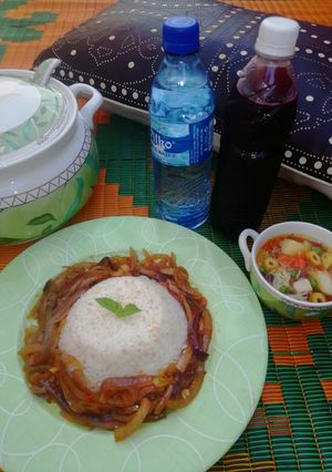 A picture of Vermicelli chicken soup.