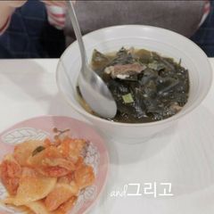 A picture of 【Chef Baek Jong Wong Recipe】Korean Beef Seaweed Soup.