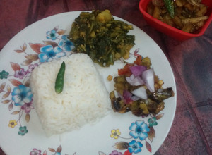 A picture of Mach e vat e bangali-a lunch thali.