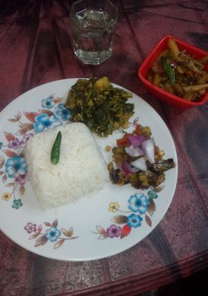 A picture of Mach e vat e bangali-a lunch thali.
