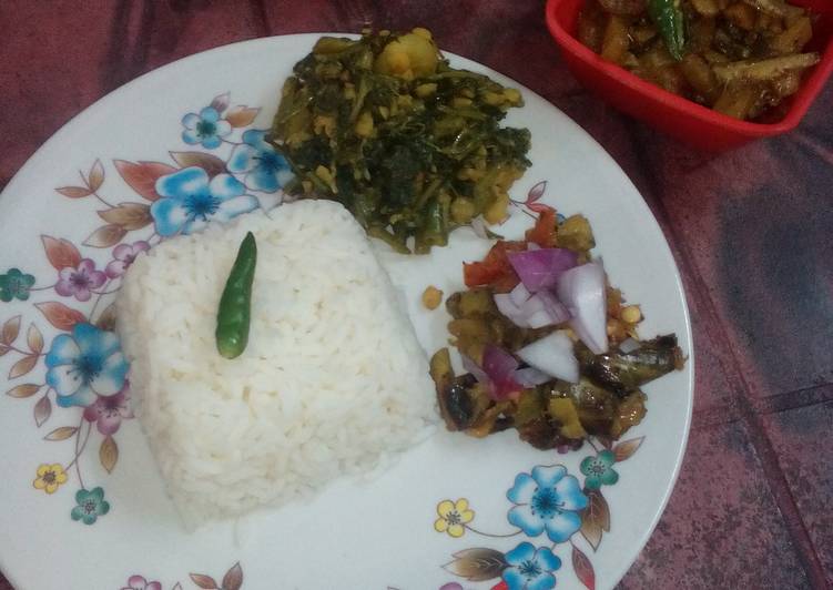 Mach e vat e bangali-a lunch thali