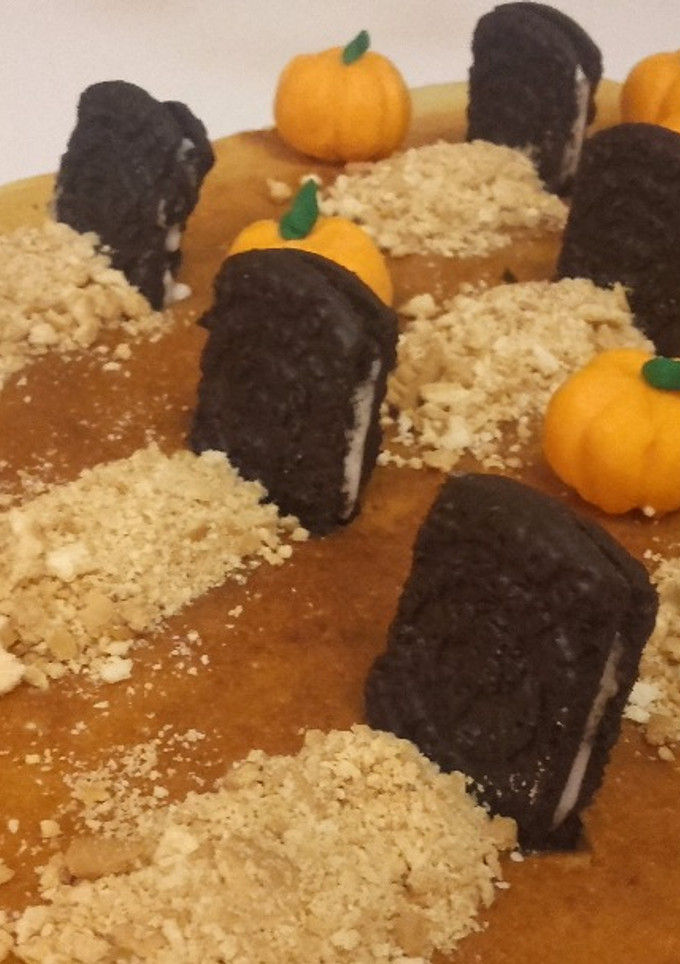Una foto de Tarta cementerio de bizcocho y oreo Halloween