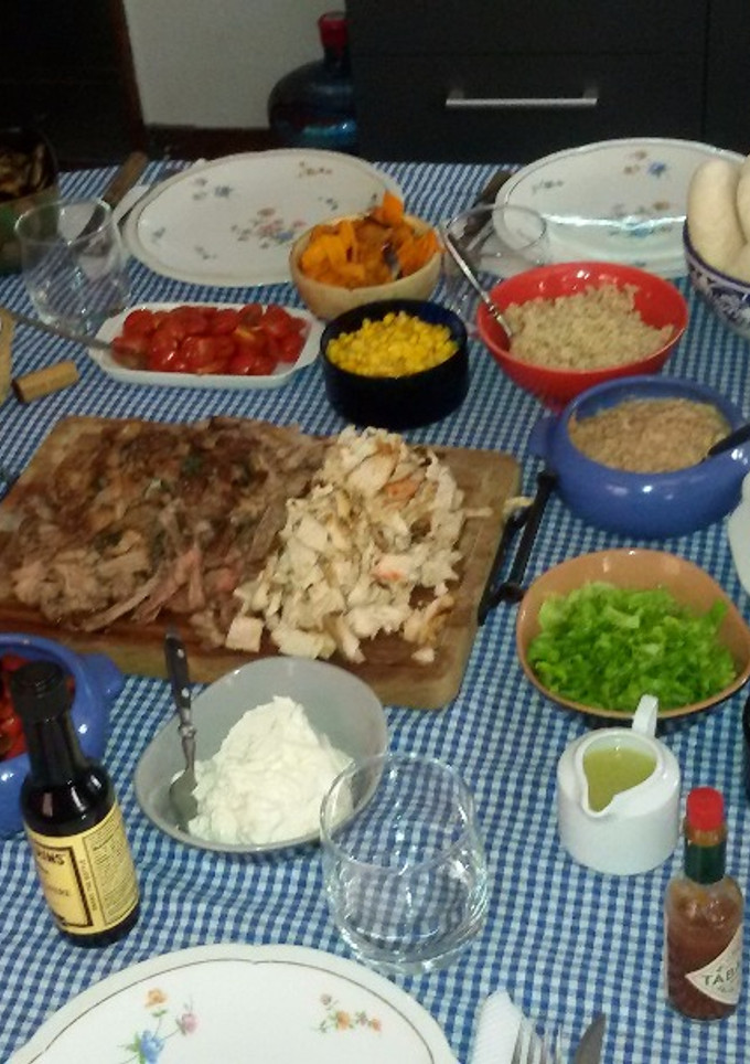 Una foto de Tacos/ burritos /fajitas de res, cerdo y pollo