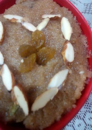A picture of Sooji badaam halwa.