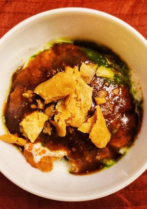 A picture of Aloo Tikki Chaat.