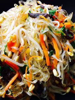 Hình của món Miến xào thập vị.