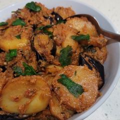 Allo baigan - eggplant and potato A picture of Allo baigan - eggplant and potato.