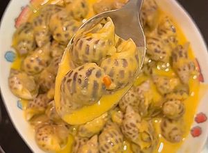 Hình của món Ốc sốt trứng muối.